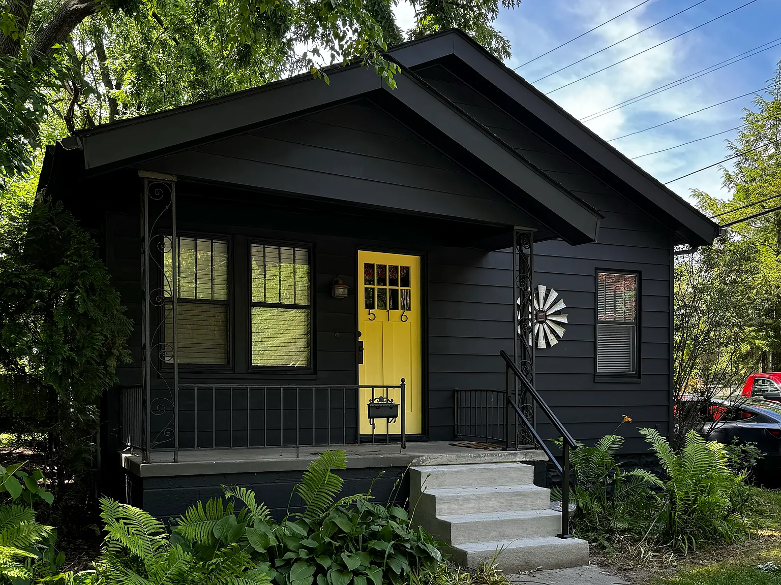 516 S Alexander Ave — Photo 1