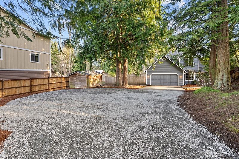 4th image of 20831 60th Street E