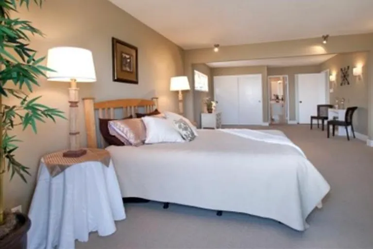 huge master suite (now there's a partition in the center) - lower level ($1400/month)