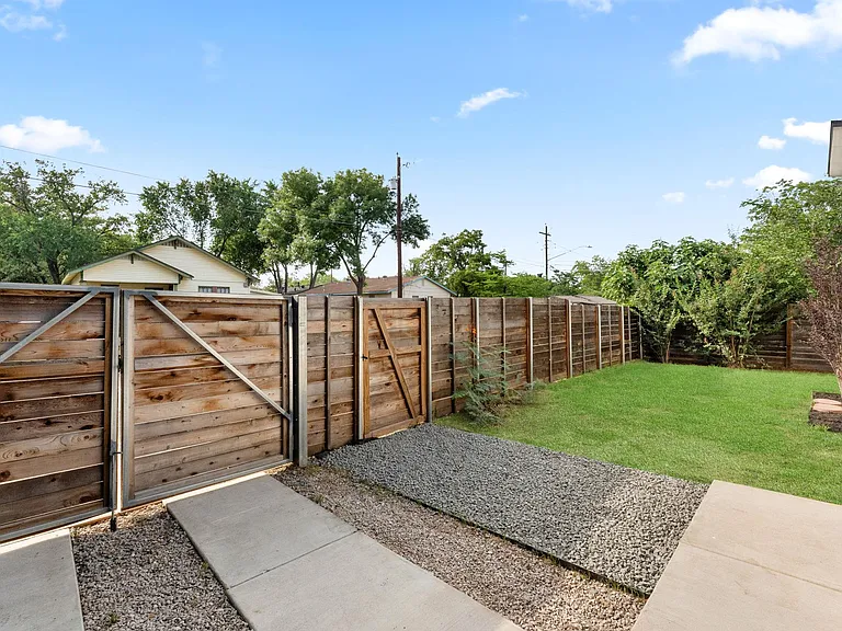 6201 Caddie St #2 — Photo 25