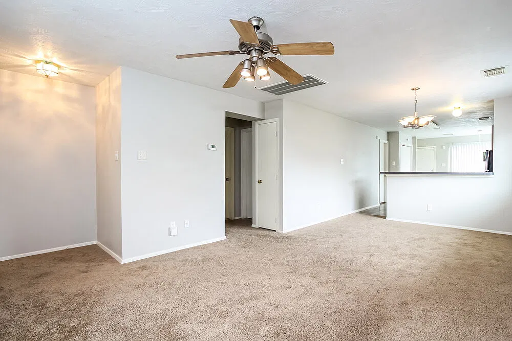 3 bed, 2.0 bath, 1204 sqft, $1,785 — Photo 3