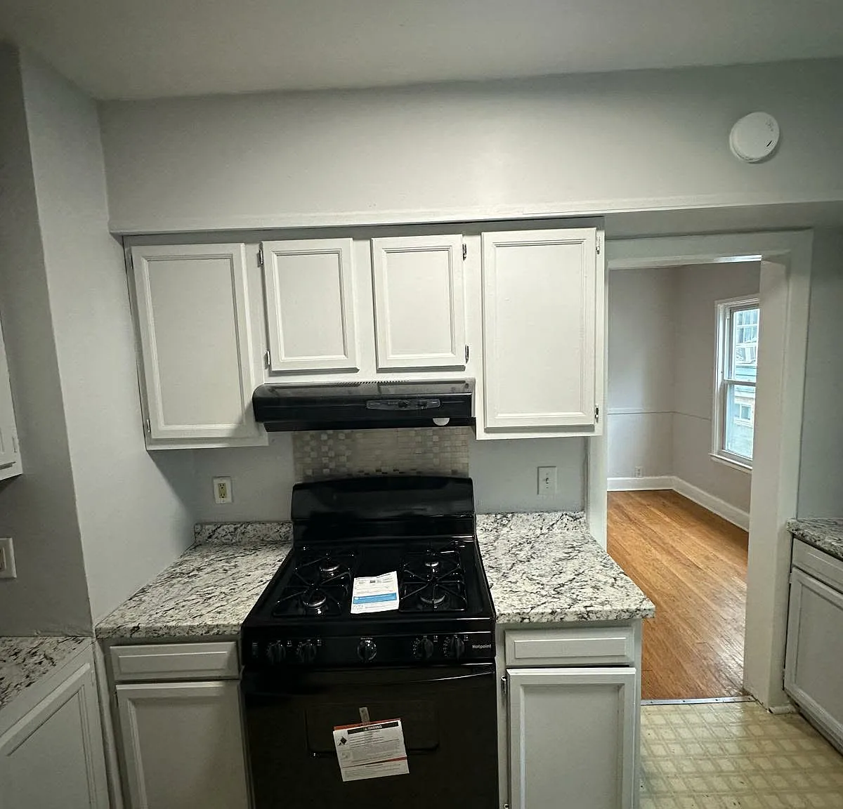3 bed, 1200 sqft, $1,595 — Photo 2