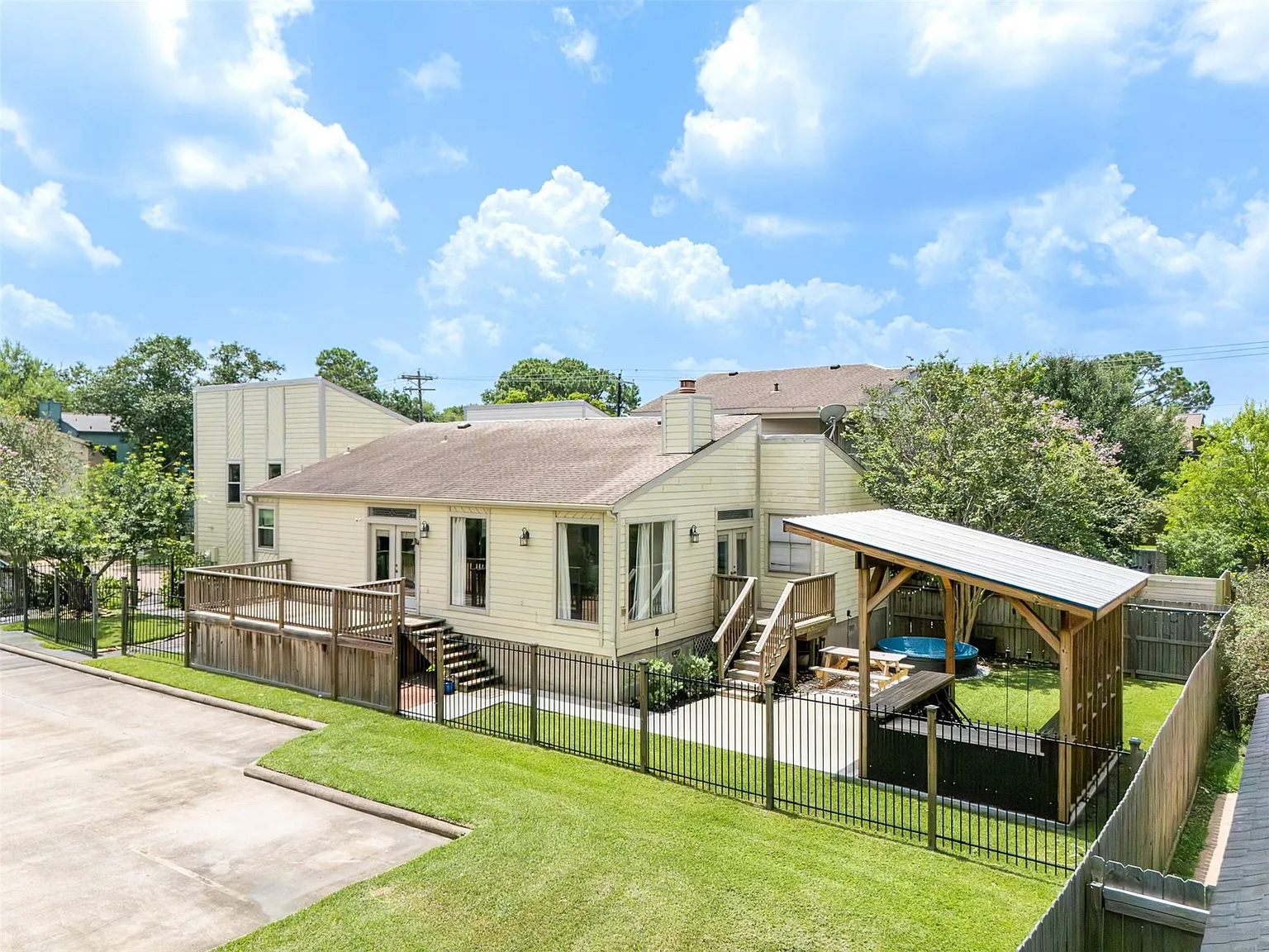 2 bed, 3.5 bath, 2105 sqft, $3,175 — Photo 1