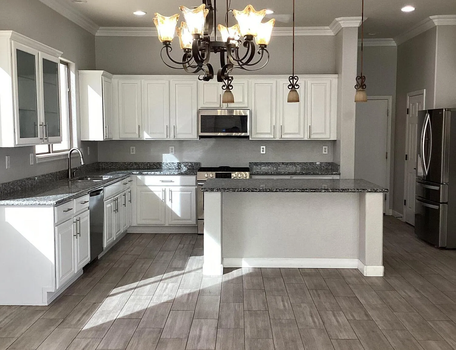 4 bed, 2.5 bath, 2666 sqft, $3,100 — Photo 3
