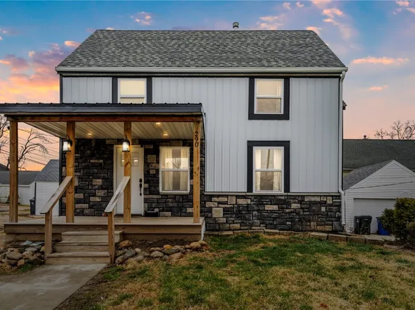 290 Highland Dr NW, Cedar Rapids, IA 52405