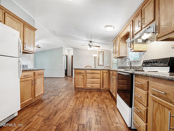 4th image of 1196 Lions Den Dr