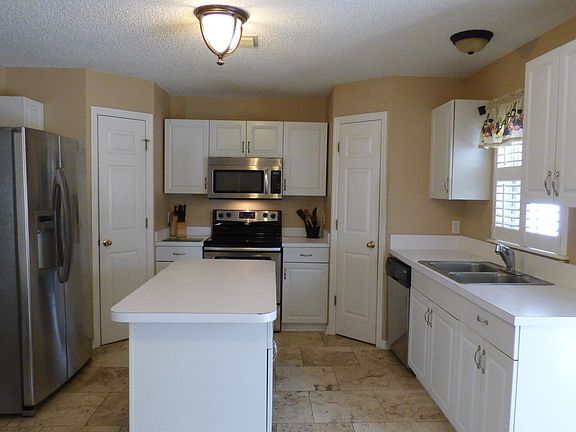 4th image of 7402 Overland Park Blvd
