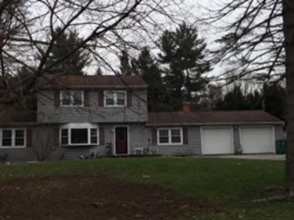 16 Sidney Ln, Wappingers Falls, NY 12590