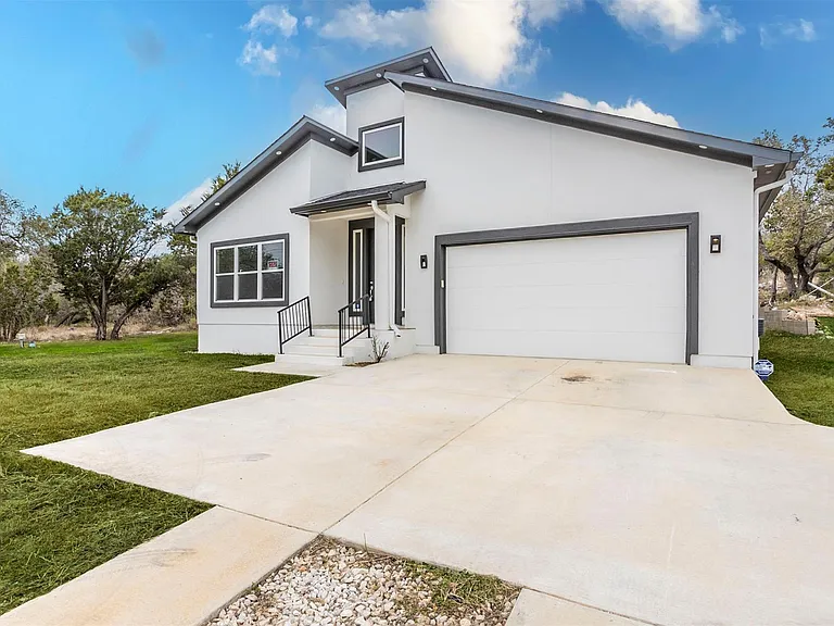 2718 Leslie Ln — Photo 2