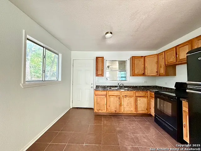 230 S San Gabriel Ave — Photo 9