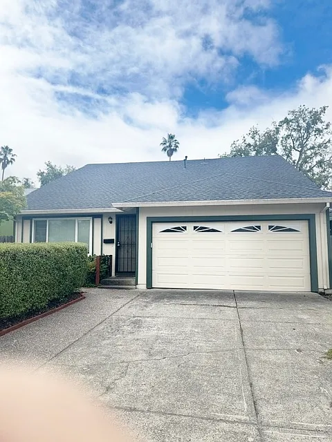 4 bed, 1370 sqft, $3,500 — Photo 1