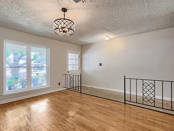 3rd image of 3017 Val Dr
