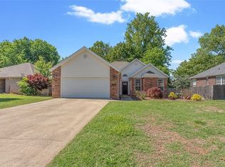 3036 Eaglecrest Cir, Springdale, AR 72762