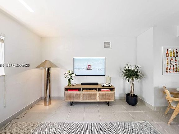 5th image of 1050 7th St #105003