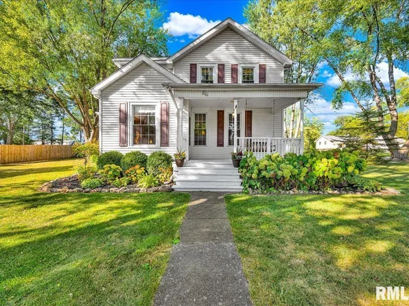 801 W 3rd St, Delavan, IL 61734