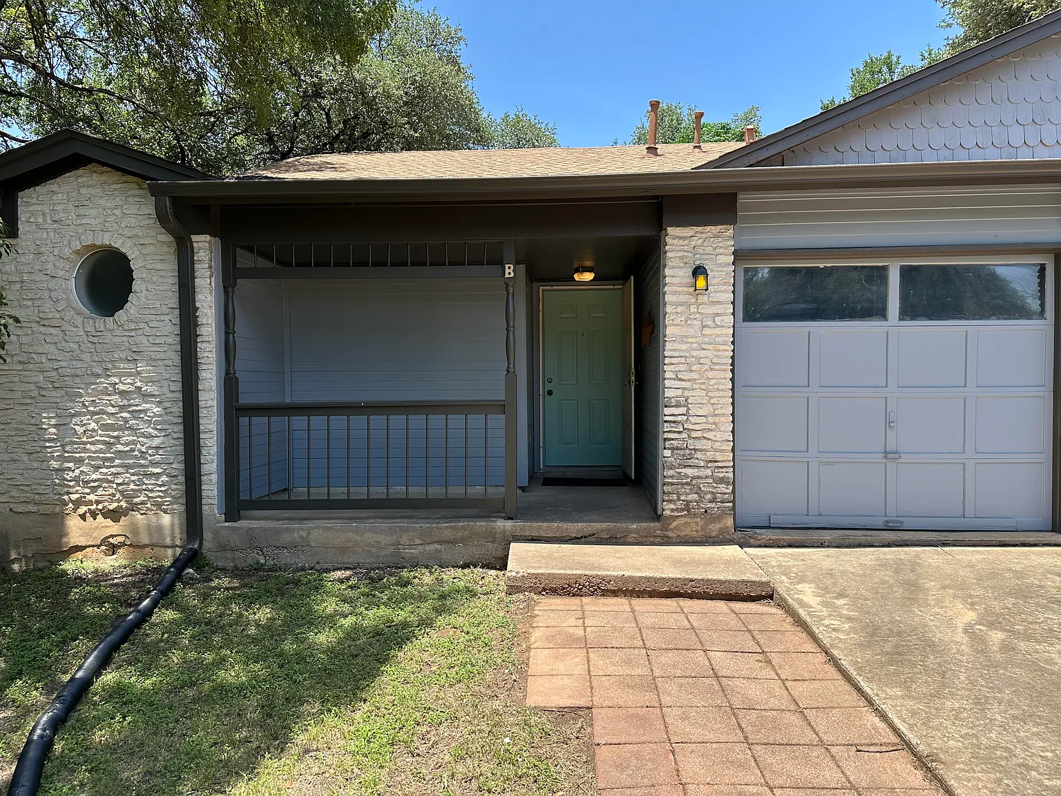 2 bed, 1035 sqft, $1,750 — Photo 1