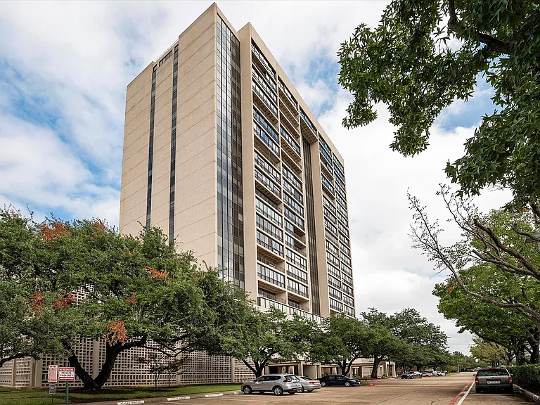 6335 W Northwest Hwy #411 — Photo 2