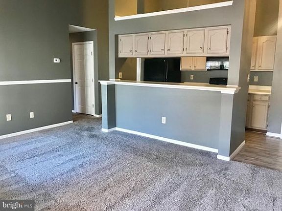 5th image of 1004 Markham Ct Unit 14