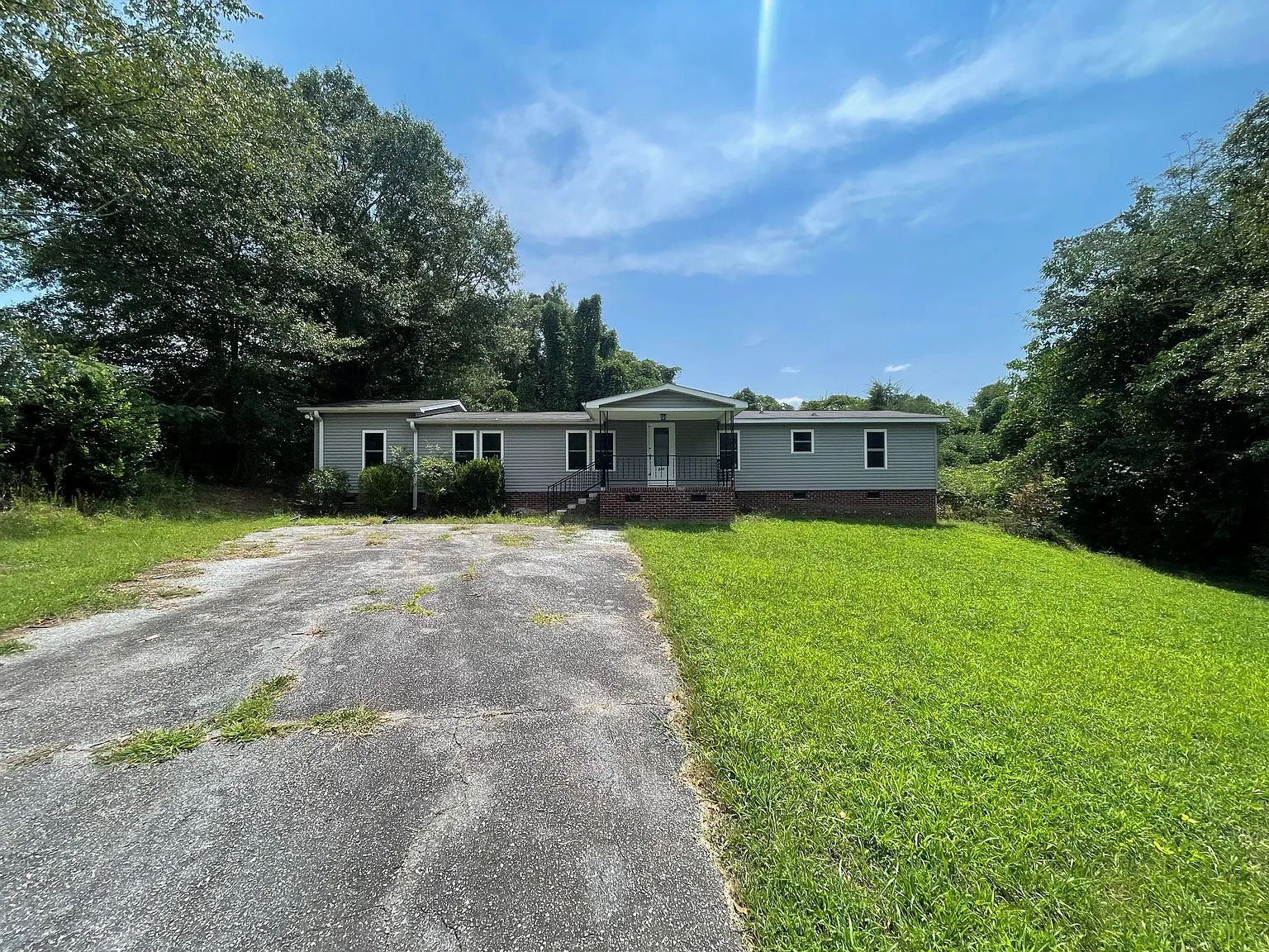 3 bed, 1574 sqft, $1,600 — Photo 1