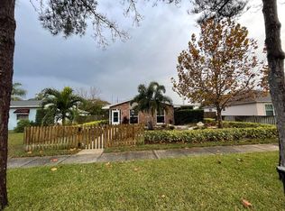 579 7th Ave SW, Largo, FL 33770