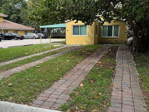 3rd image of 101 SE 19th Street