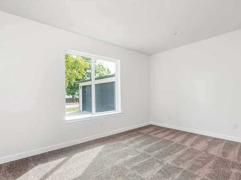 5438 E B St — Photo 9