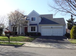 127 Buttonwood Dr, Piscataway, NJ 08854