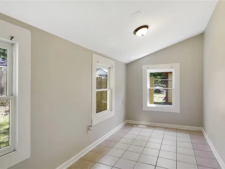 585 Jones Ave NW — Photo 12