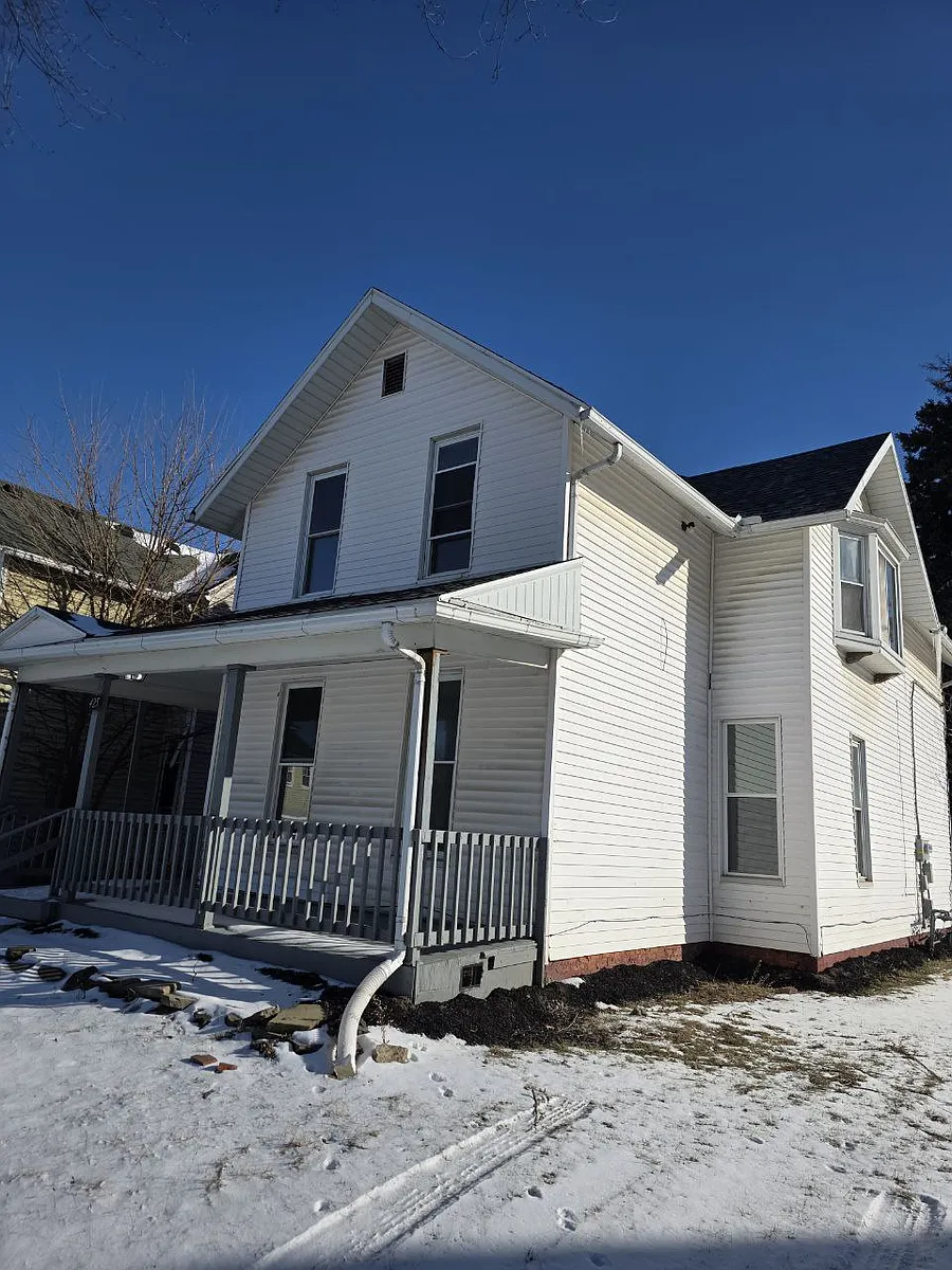 Photo 2 of 12 - 425 Arden Pl #A - Toledo, OH Building Photo - 425 Arden Pl #A