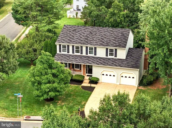 300 Helen Ct, Sterling, VA 20164
