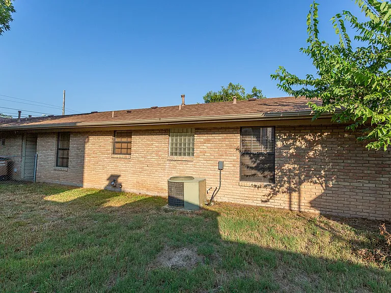 4501 Caswell Ave — Photo 18