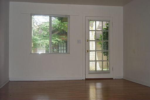 2nd image of 904 W 21st St APT 1