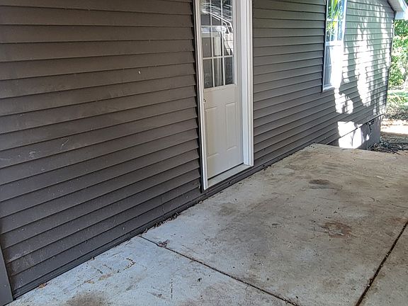 5th image of 1115 N Cherry St