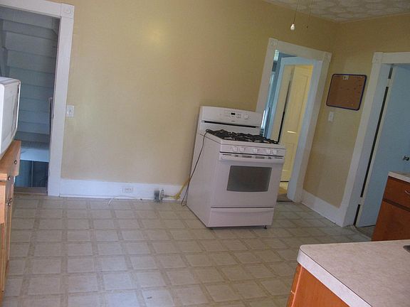 5th image of 436 Steele St