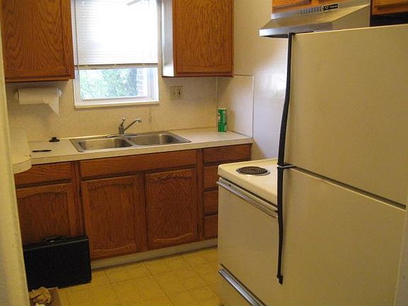 2nd image of 2300 Marguerite Ave
