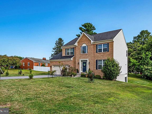 4th image of 15 Pleasant Hill Ln