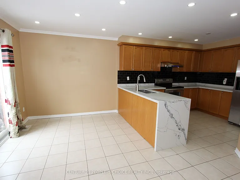 14 Thornbush Blvd — Photo 6