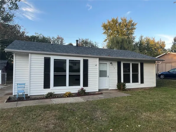 717 Hillside Dr, Bethalto, IL 62010