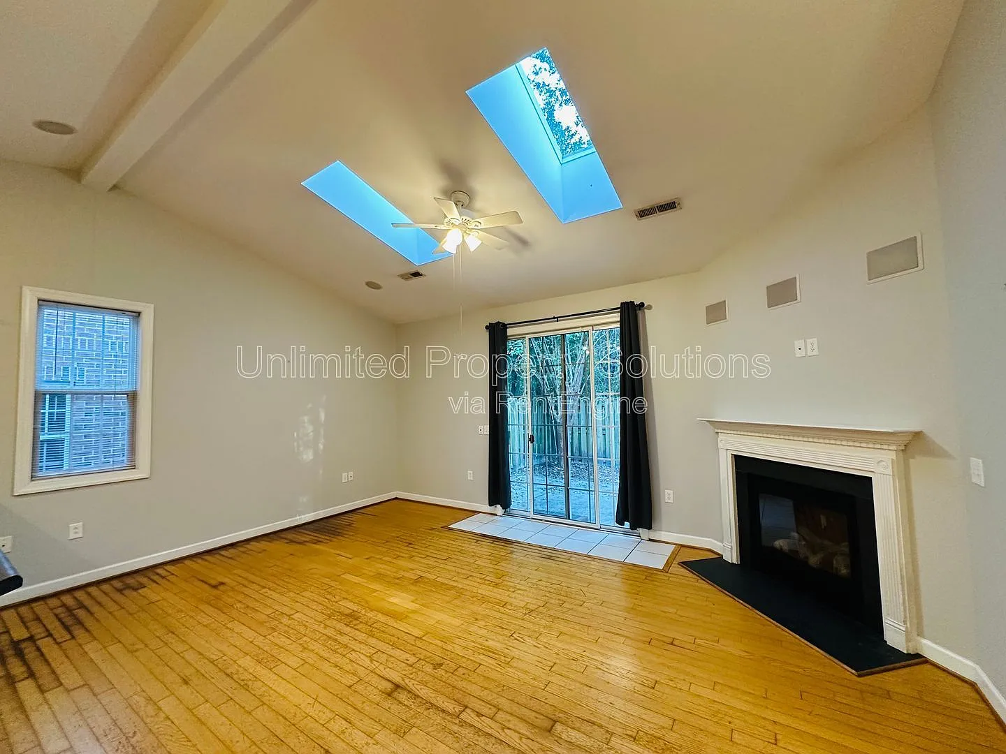 3 bed, 2.0 bath, 1716 sqft, $2,800 — Photo 2