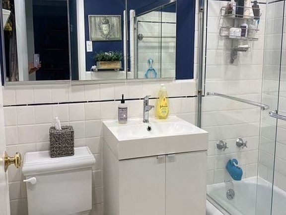 5th image of 301 E 66th St APT 6H