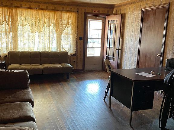 3rd image of 25 Jefferson St