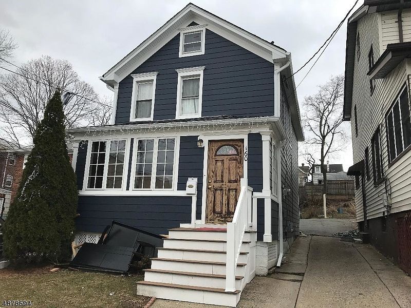 2nd image of 160 Spring St