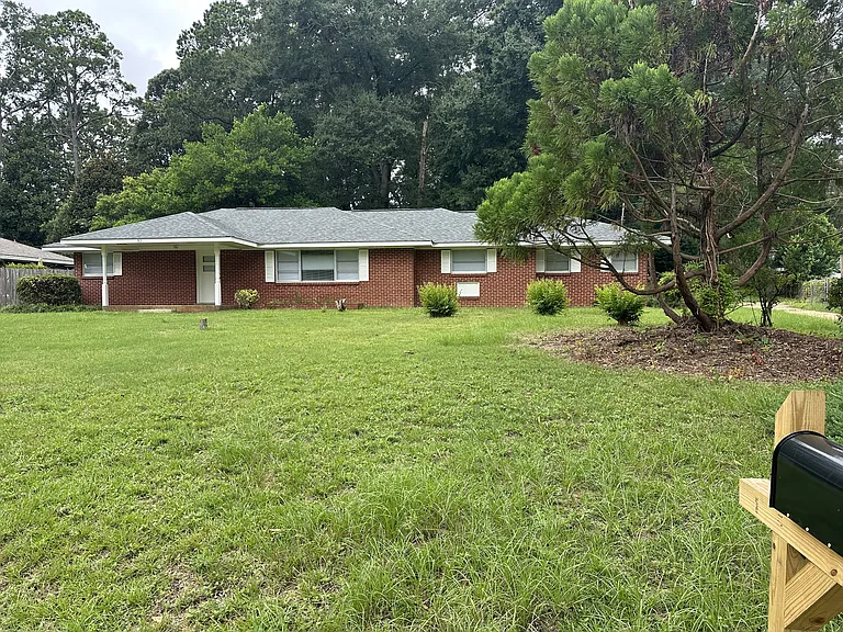 511 Pinehill Rd — Photo 1