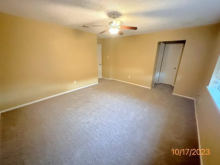 12210 Roandale Dr — Photo 17