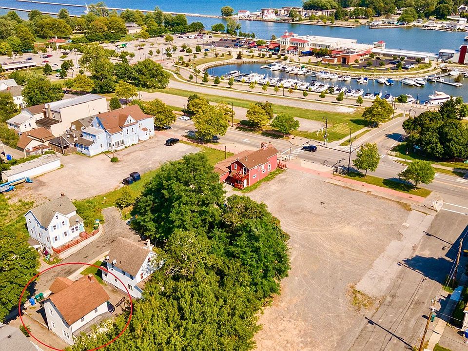 HOUSE IS CIRCLED SO CLOSE TO LAKE ONTARIO AND CHARLOTTE BEACH