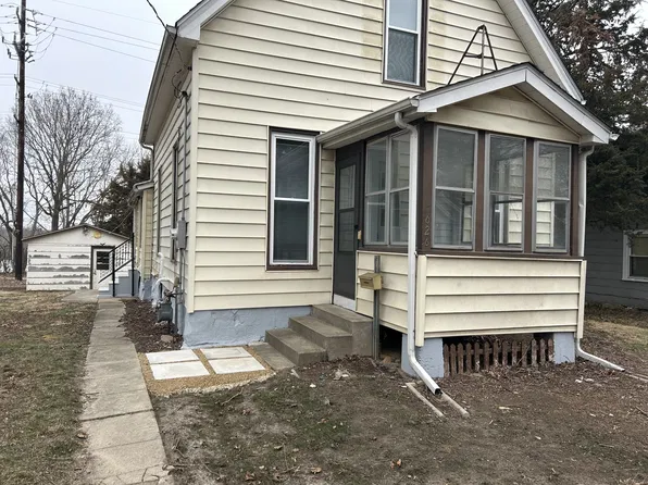 626 W Ringold St, Freeport, IL 61032