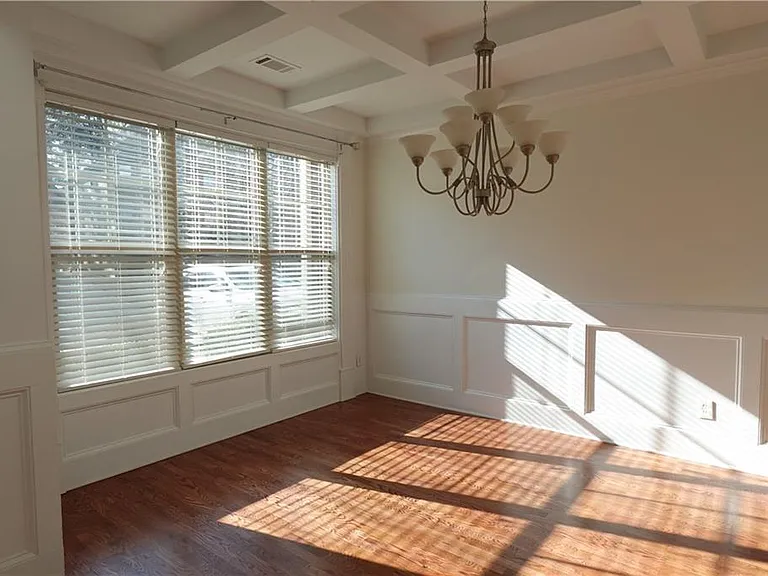 1921 Binnies Way — Photo 11