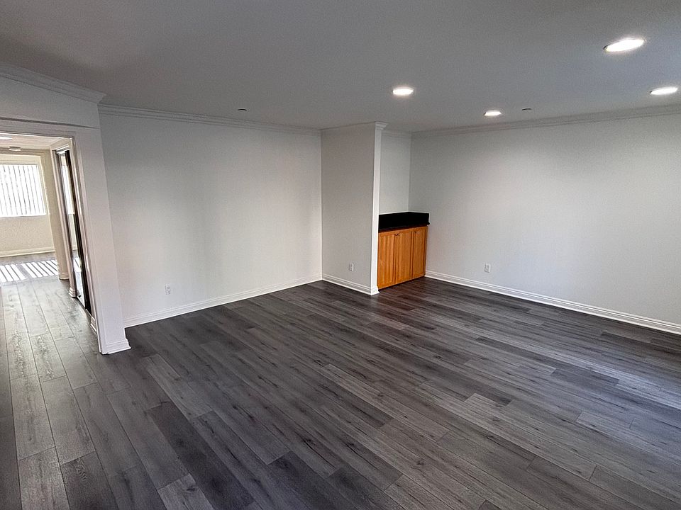 Living Area / Hallway to bedrooms