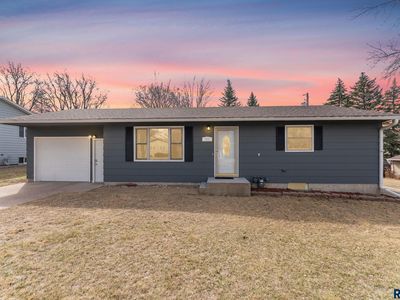 703 E 11th St, Dell Rapids, SD, 57022