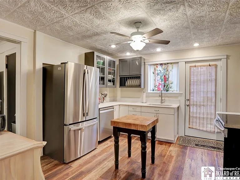 98 Forest Ave — Photo 10